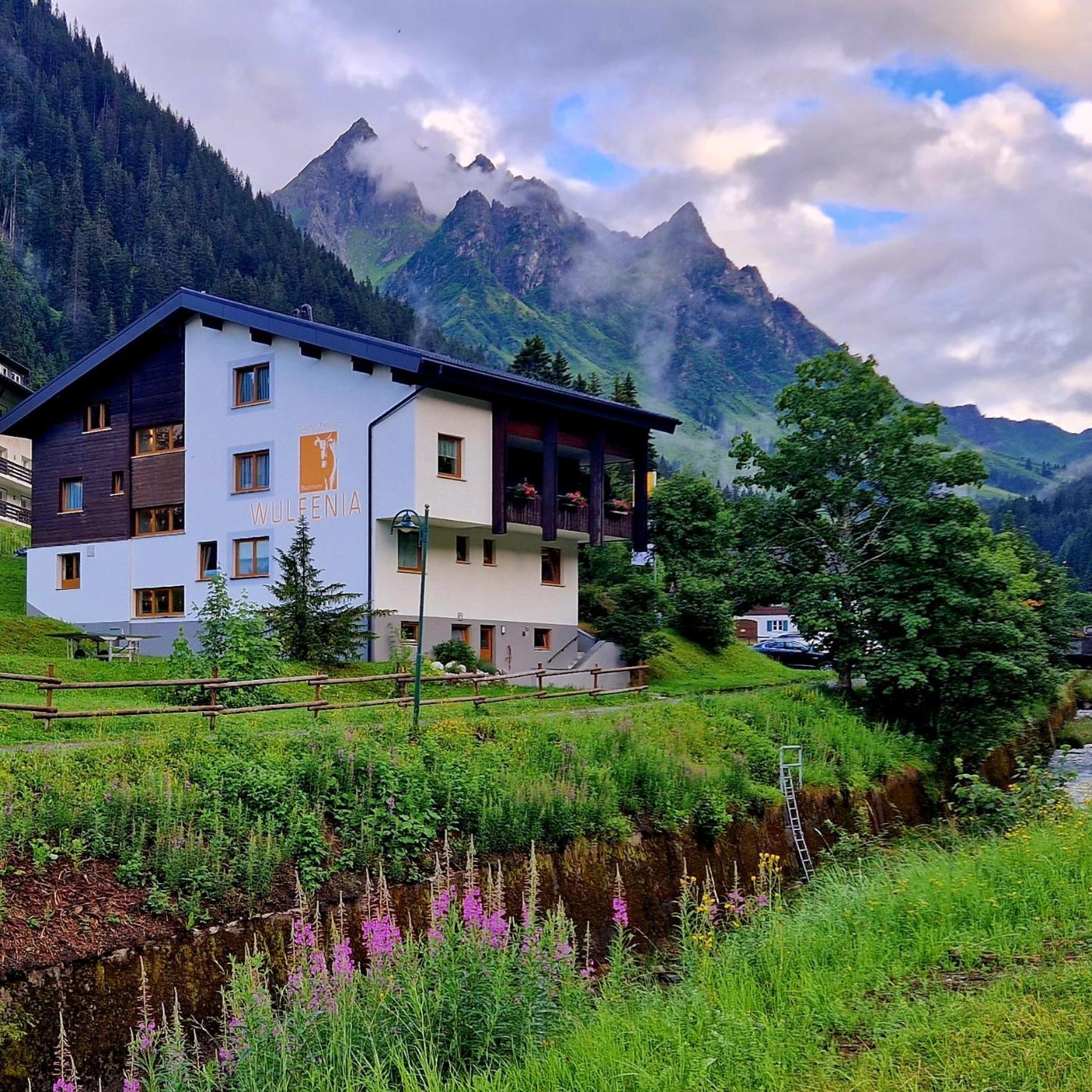 Gasthof-Pension Wulfenia Gargellen Bagian luar foto
